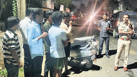 Guntur SP Sathish Kumar giving counselling to people roaming on roads unnecessarily during night hours in the city.