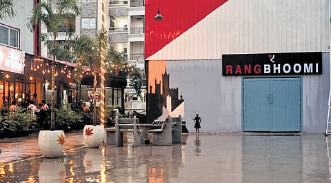 Astonishing world of art, artists