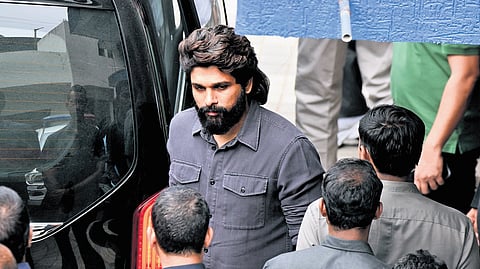 Actor Allu Arjun  reaches the Chikkadpally police station for questioning in the Sandhya Theatre stampede 