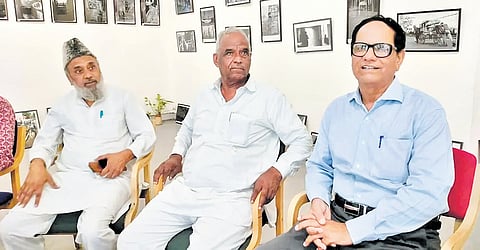 Amra Ram, CPM MP from Sikar in Rajasthan, with Jama’at leaders. The photo was shared by Jama’at secretary Shihab Pookkottur on Facebook