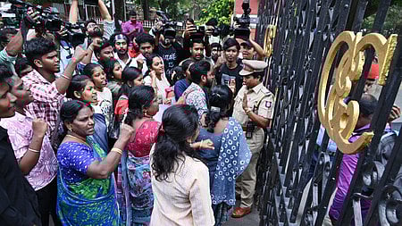 Members of SFI stage a demonstration on the gate of Anna University campus after a students was allegedy raped inside the campus.