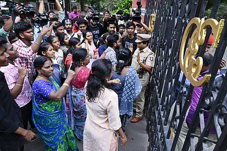 Members of SFI stage a demonstration on the gate of Anna University campus after a students was allegedy raped inside the campus.