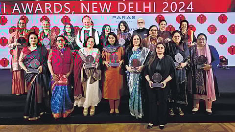 (From left to right, first row) Meeta Pandit, Editor Santwana Bhattacharya, Debjani Ghosh, Poonam Gupta, Manjari Chaturvedi, N Kalaiselvi, Poonam Sharma, Jyoti Bhatia, Chhaya Sharma; (from left to right, second row) Dr Aqsa Shaikh, Gurmeet Sangha Rai, Jyoti Anand, Kerala Governor Arif Mohammed Khan, Kalli Purie, Dr Rashmi Saluja, TNIE Group Editorial Director Prabhu Chawla, Santishree Dhulipudi, Meena Bindra