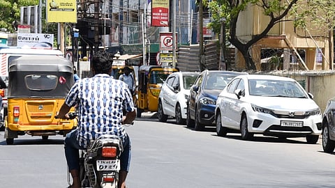 Vehicles parked at a ‘no parking’ spot near Central Bus Stand