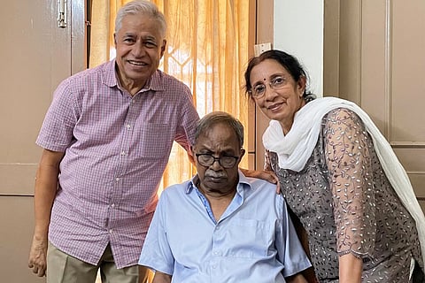 MT Vasudevan Nair presenting the Basheer award to Adoor Gopalakrishnan (File Photo | K Shijith)