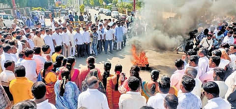 BJP workers burn tyres in protest against alleged police inaction in the contractor’s suicide case, near Jagat Circle in Kalaburagi on Saturday 