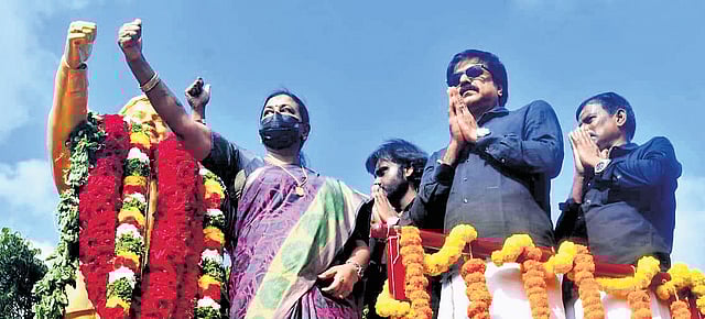 DMDK leader Premalatha Vijayakant, along with the party cadre, paying tributes to Vijayakant on Saturday 