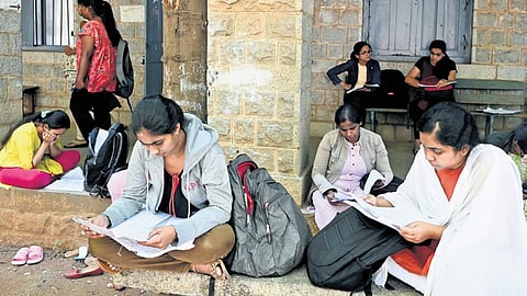 Candidates brush up on some last-minute lessons, before heading to the KPSC’s Gazetted Probationers Exam hall in Bengaluru on Sunday