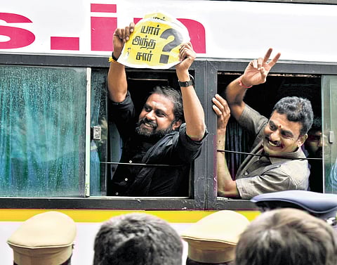 Police detaining AIADMK men at South taluk office in Coimbatore