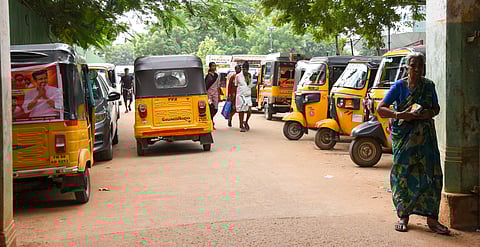 At least 20 autorickshaws are often seen parked on the campus of the
hospital, restricting the smooth movement of staff and public 