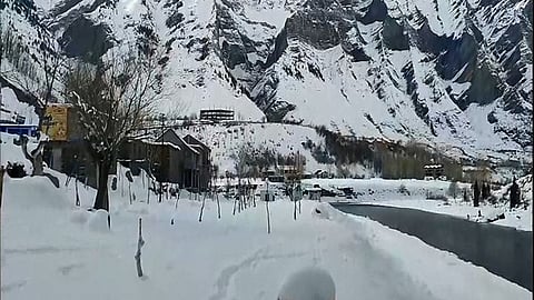 Heavy snowfall cuts off Lahaul Valley, Manali-Leh Highway closed