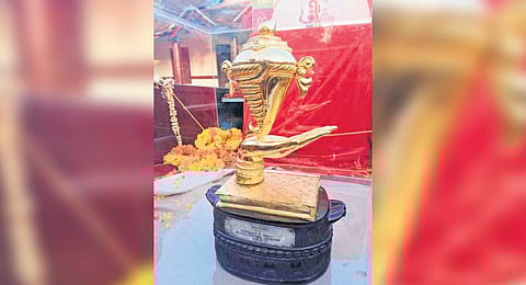 The golden hand that holds the conch