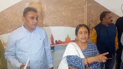 Heated Argument between BJP leaders in Vadodra.