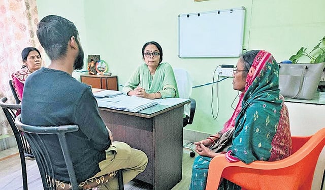 Dr Mami Parija with a patient at Amrit Dhara Palliative Care Centre