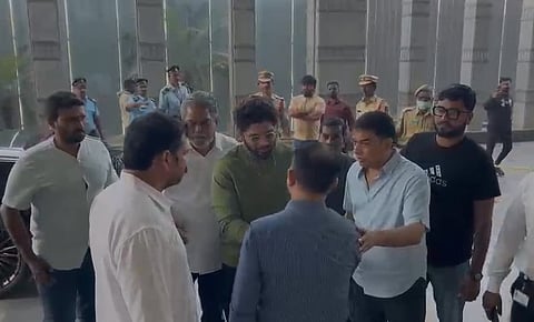 Allu Arjun along with  TGFDC chairman Dil Raju visited nine-year-old Sri Tej at KIMS in Secunderabad 