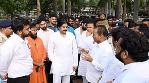 Tension at SVIMS as Andhra Pradesh DyCM and Jagan arrive to console injured