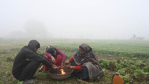 A thick layer of fog envelops Delhi-NCR as cold wave continues,in New Delhi