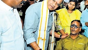 R&B Minister Komatireddy Venkat Reddy speaks to lorry drivers during an eye checkup camp at Vattimarti, Chityala mandal, in Nalgonda district