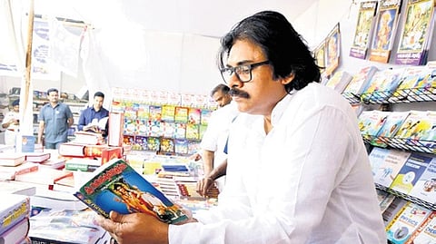 Pawan Kalyan explores 
Vijayawada Book Festival