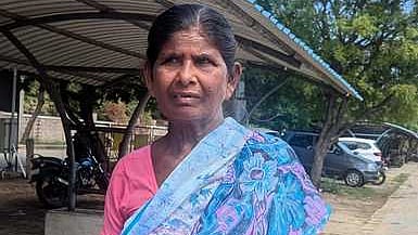 The woman sweeper Siriyapushpam of Thulukkankulam. 
