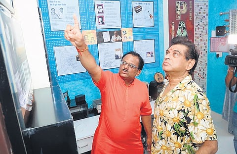 Navin Khandelwal with Kishore Kumar’s son Amit