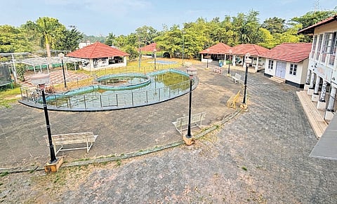 All refreshment outlets at the park now remains shut