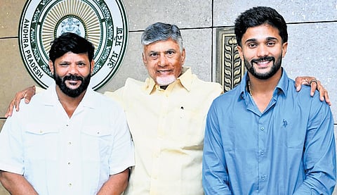 Andhra Pradesh CM Chandrababu Naidu (centre) along with Indian cricketer Nisitish Kumar Reddy (R) and the latter's father.