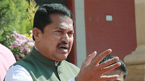Congress MLA Patole climbs speaker's podium, suspended from assembly for day
