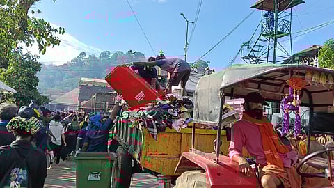 Vishudhi Sena members collecting garbage for their proper disposal.