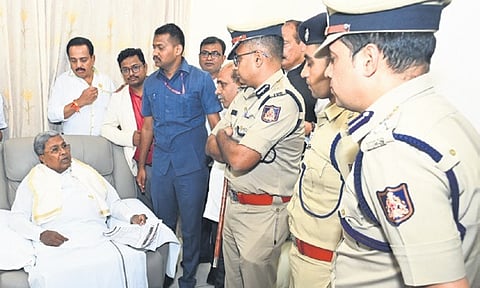 Chief Minister Siddaramaiah meets top police officers after the bank robbery in Mangaluru on Friday