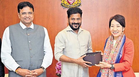 Chief Minister Revanth Reddy along with IT Minister D Sridhar Babu meets Grace Fu Hai Yien, Singapore Minister for Sustainability and Environment on Saturday 