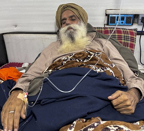 Farmer leader Jagjit Singh Dallewal, who has been on fast-unto-death, receives medical aid (File photo)