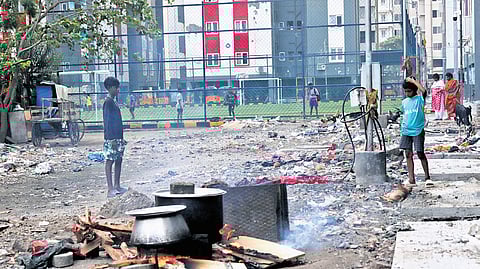 Overflowing garbage on the premises of TNUHDB tenements in Pulianthope 