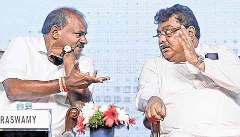 Union minister HD Kumaraswamy has a word with Industries Minister MB Patil at the inauguration of ‘IMTEX 2025’ in Bengaluru of Thursday.