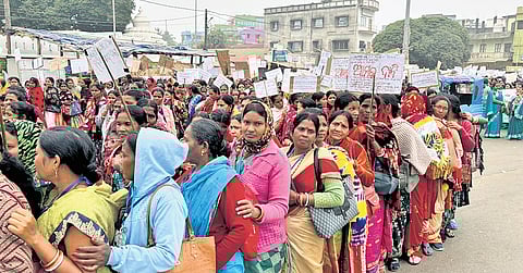 Workers of Mission Shakti oppose govt’s restructure plan, stage massive protest