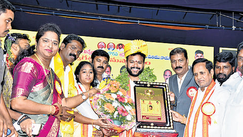 Union Minister for Civil Aviation Kinjarapu Ram Mohan Naidu being felicitated 
at Abhinandana Sathkara Sabha in Guntur on Monday 