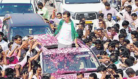 BRS working president KT Rama Rao arrives in Nalgonda to take part in the Rythu Maha Dharna