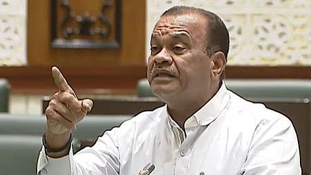 Minister Komatireddy Venkat Reddy.