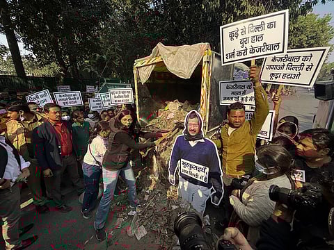 Rajya Sabha MP Swati Malliwal dumping garbage outside AAP supremo Arvind Kejriwal's residence. 