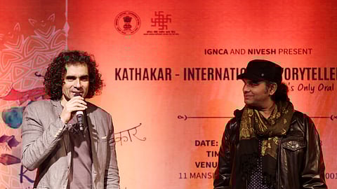 Imtiaz Ali with Mohit Chauhan during past edition of Kathakar.