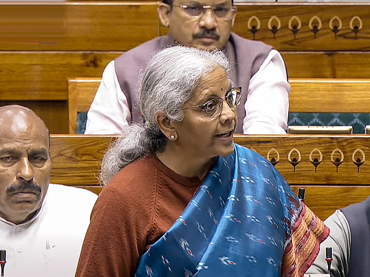 RajyaSabha में वित्त मंत्री सीतारमण ने कहा कि उच्च आयकर संग्रह का मतलब यह नहीं है कि मध्यम वर्ग कुचला जा रहा है। 2 High personal income tax collection does not mean middle class being suppressed: Sitaraman in RS