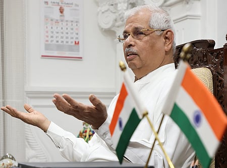 SFI workers help their comrades scale the Senate House campus wall in their attempt to enter the Kerala University’s headquarters during a protest against Governor Rajendra Arlekar, in Thiruvananthapuram on Tuesday 