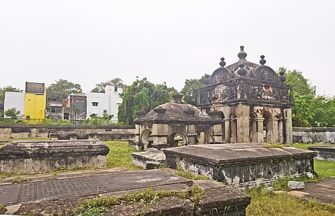 Dutch Cemetery in ruins 
