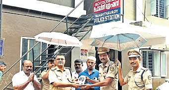 Mananthavady police officers handing over a radio to Basheer