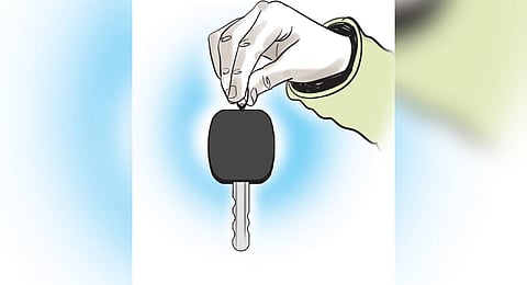 While around 500 complaints were received from the Muvattupuzha region alone as of Wednesday, the Kannur Town Police have registered a case against Congress leader Laly Vincent in connection with the scheme.