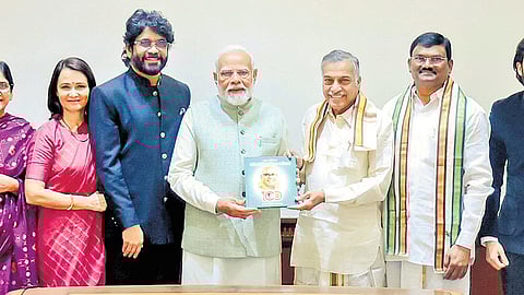 Nagarjuna and his family members, Yarlagadda Lakshmi Prasad met PM Modi and presented him ‘Mahaan Abhineta Akkineni Ka Viraat Vyaktitva’ book 