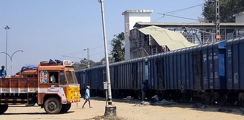 Residents urged the SW railway to extend the foot over bridge in the railway junction.