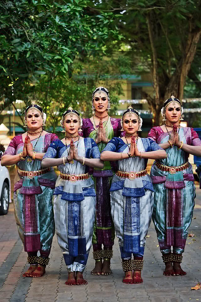 Members of Bharatanatyam Katcheri – Standing from left: Mythili, 
Karthika Ratheesh, Sanjana Chandran, Sriya Divakaran and Rana V S