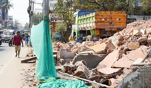 A dust barricade was erected at the demolition site in Vayalur Road following an inspection by a Tiruchy corporation team on Monday.