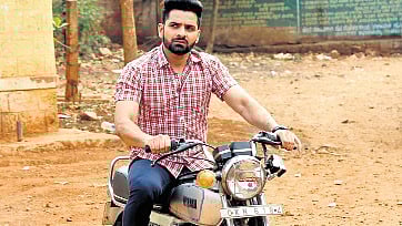 A still from the film 'Raju James Bond'